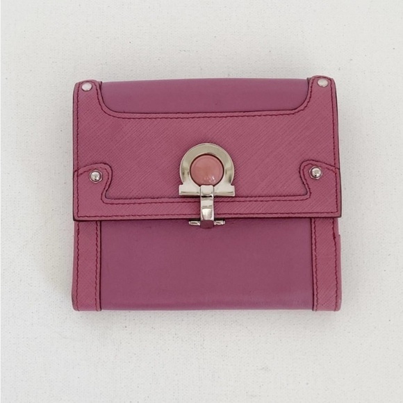 SALVATORE FERRAGAMO Vintage Gancini Compact Wallet Mauve with Chain - Picture 2 of 13